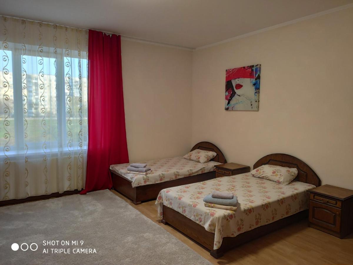 Apartments "Domovik" Івана Парканія 2А Кв 19 Moukatcheve Extérieur photo