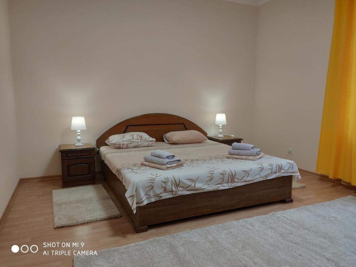 Apartments "Domovik" Івана Парканія 2А Кв 19 Moukatcheve Extérieur photo